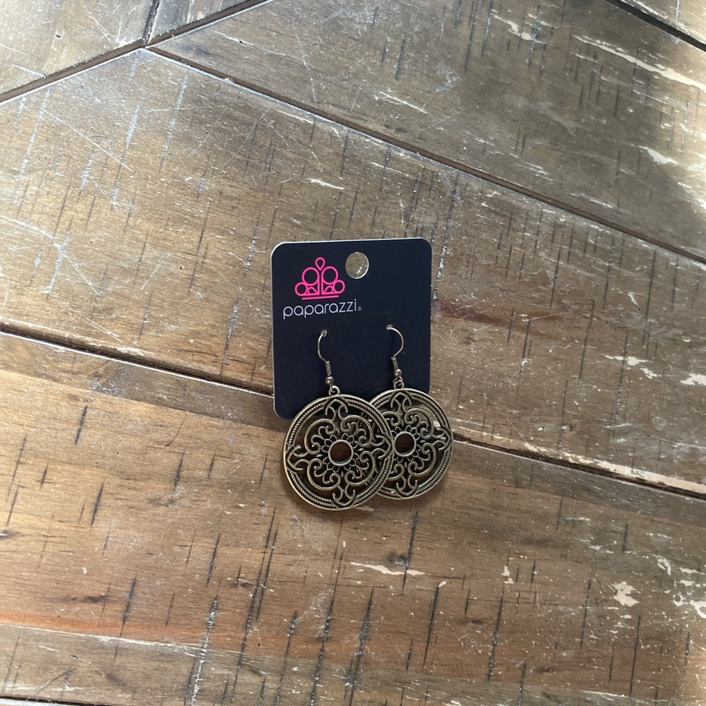 Paparazzi Antique Gold Filigree Earrings